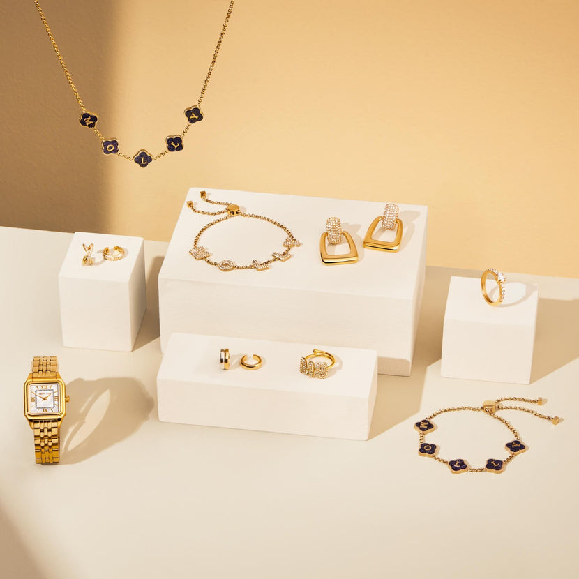 Spotlight Pave Bubble Name Necklace (Gold)