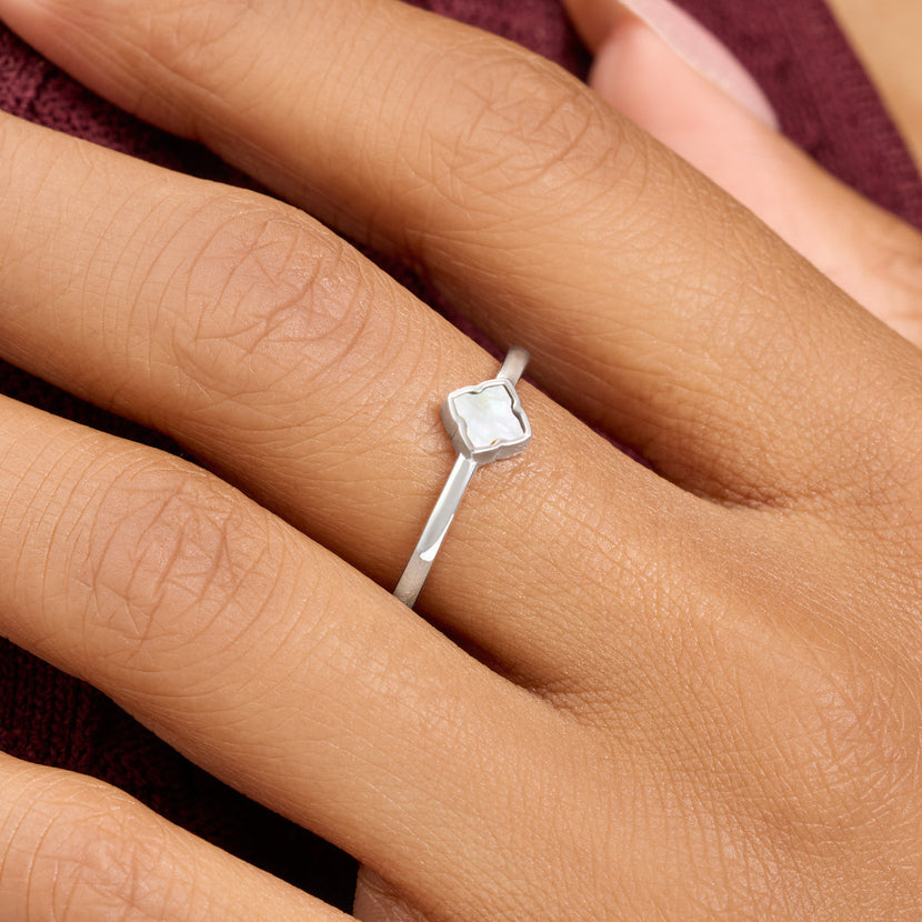 Fine Mini Pearl Clover Ring (Silver)