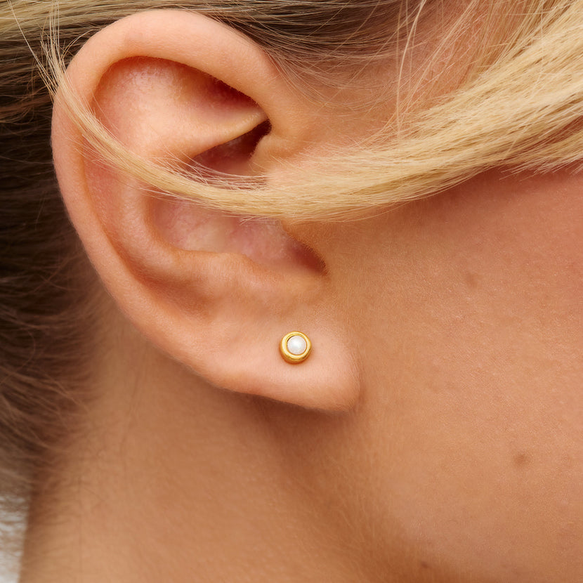 Fine Organic Pearl Stud Earring (Gold)