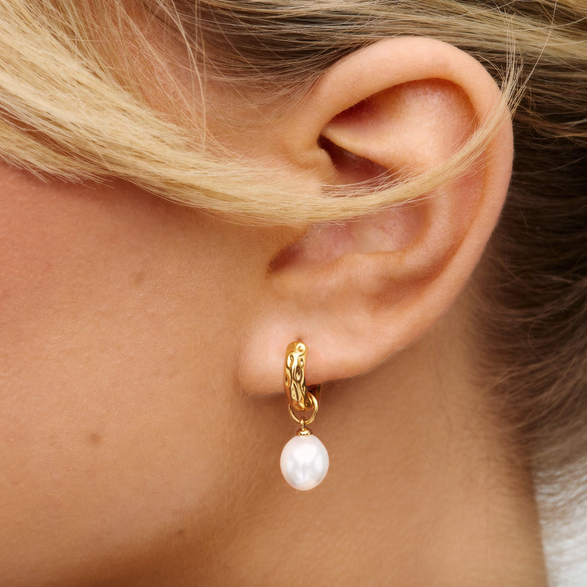 Pearl Drop Huggie Earring Bridesmaid Gift Set (Gold) Pearl Drop Huggie Earring Bridesmaid Gift Set (Gold)