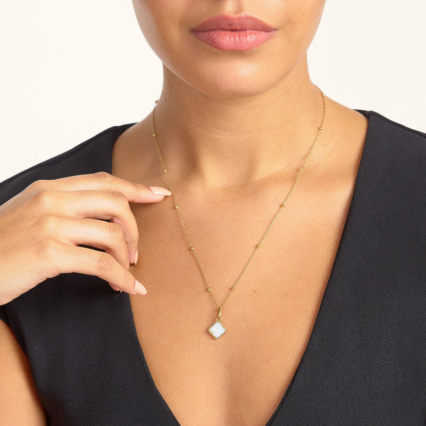 Pearl Clover Pendant (Gold)