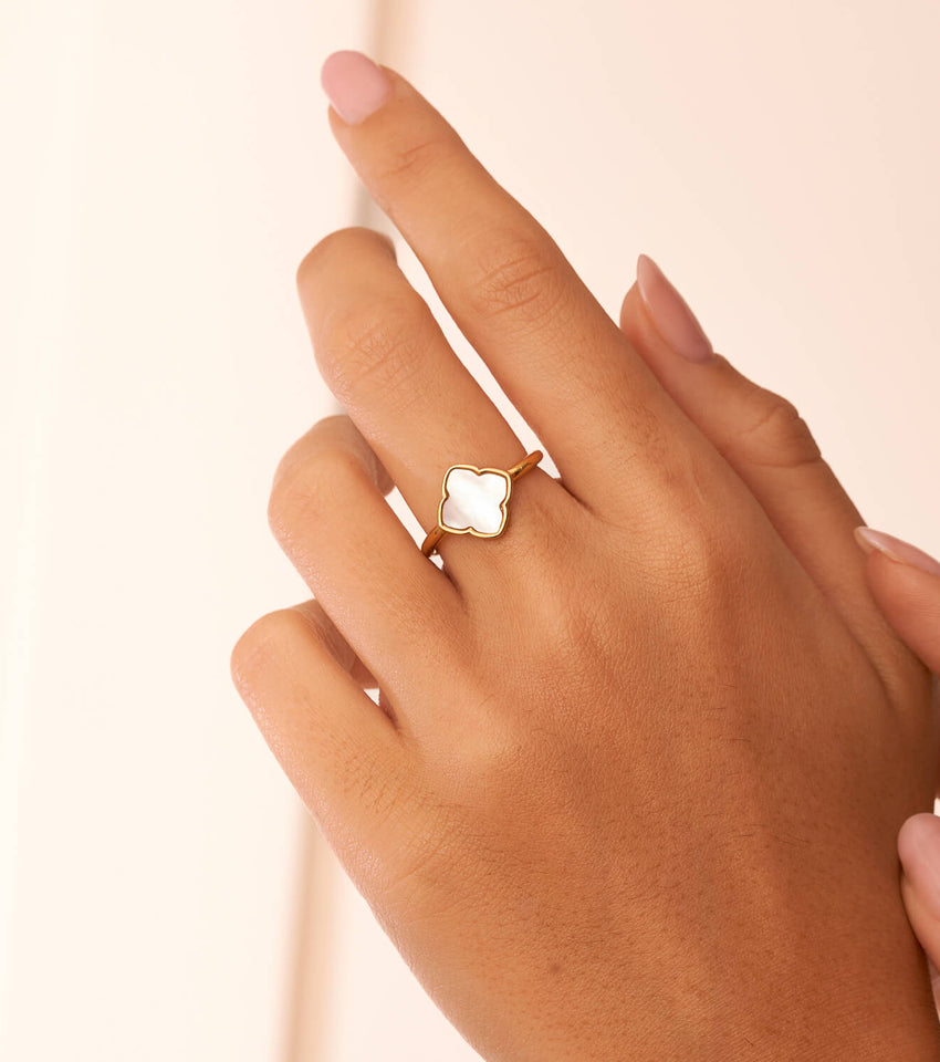 Pearl Clover Ring (Gold)