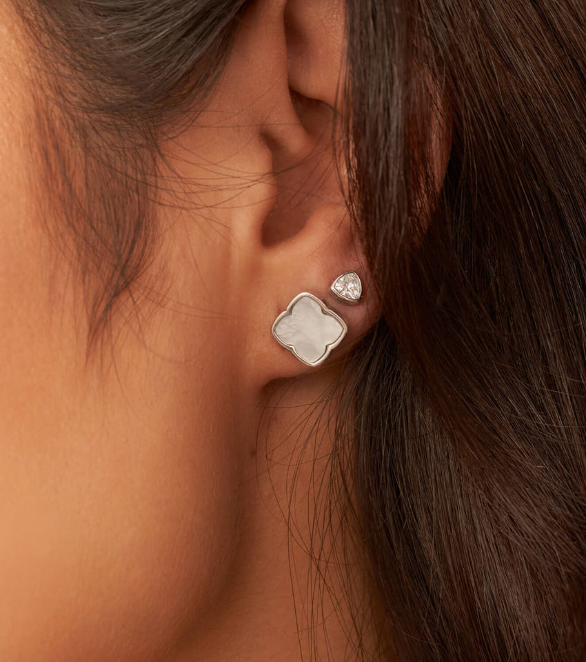 Pearl Clover Stud Earrings (Silver)