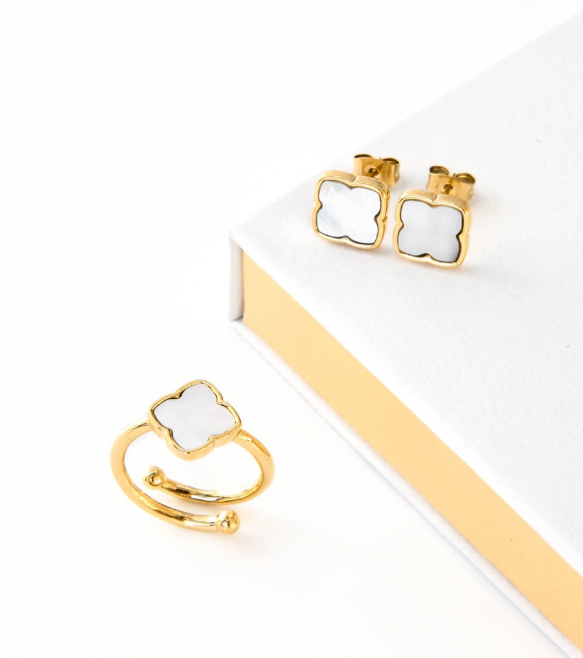 Pearl Clover Ring (Gold)