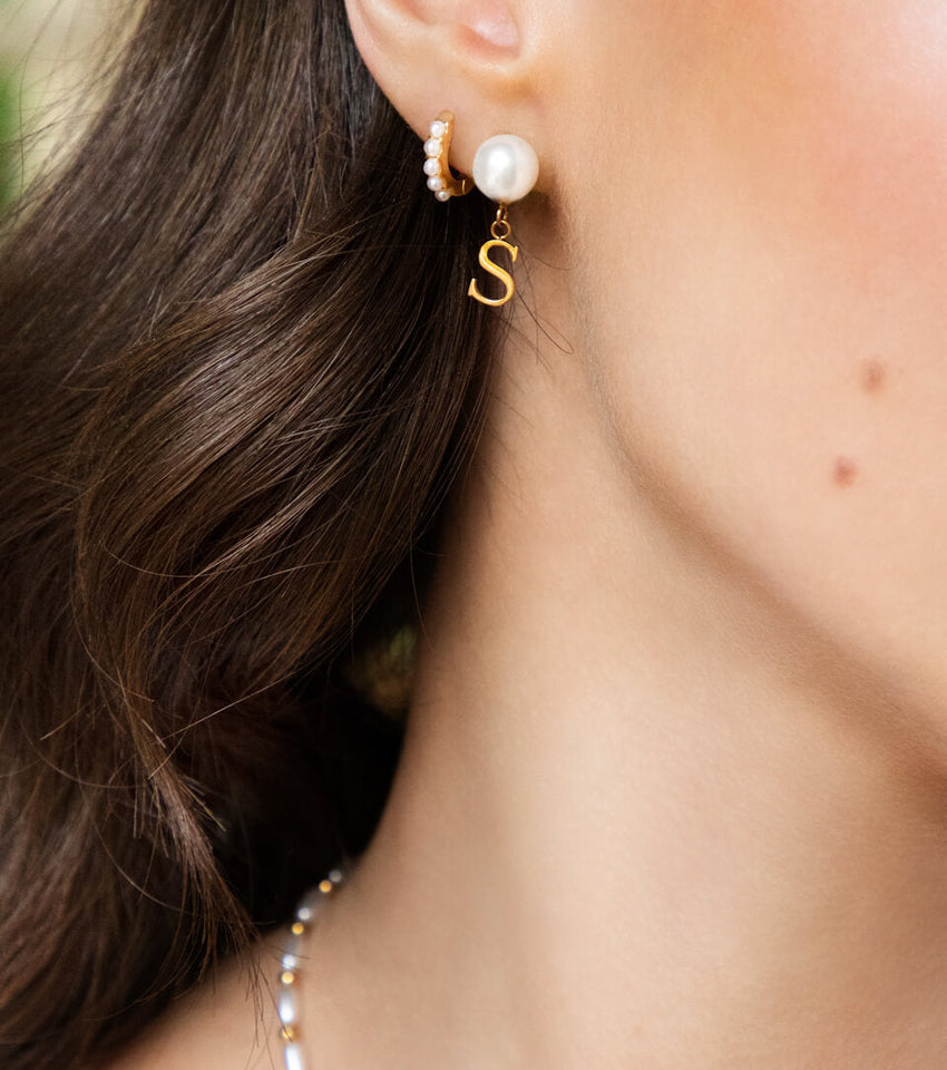 Pearl Huggie Hoop Earrings (Gold)